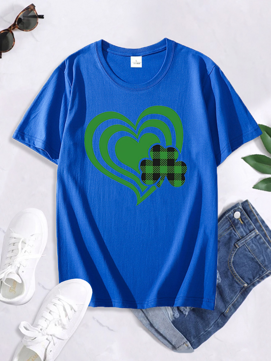 Camiseta de manga corta con estampado de trébol de corazón verde de la suerte del Día de San Patricio NSSYD116352