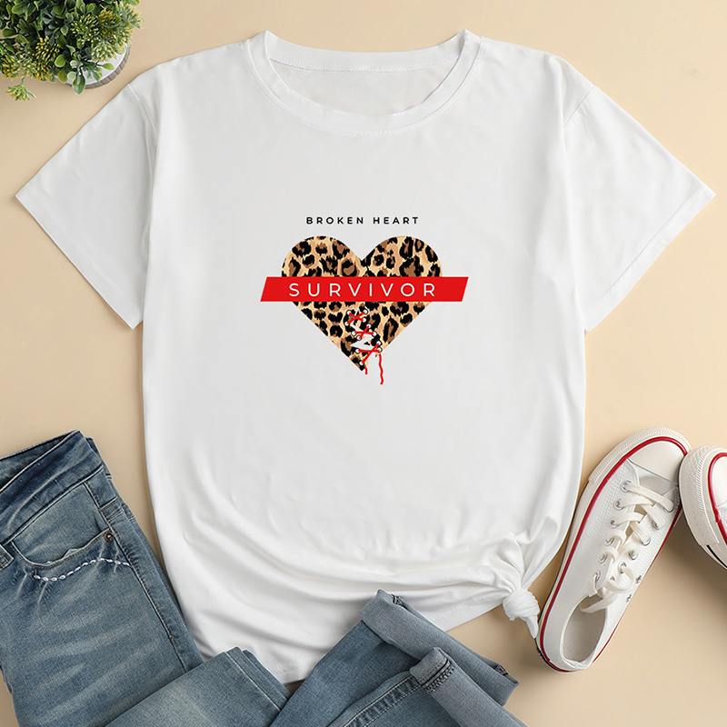 Camiseta holgada de manga corta con estampado de corazón de leopardo NSYAY116391