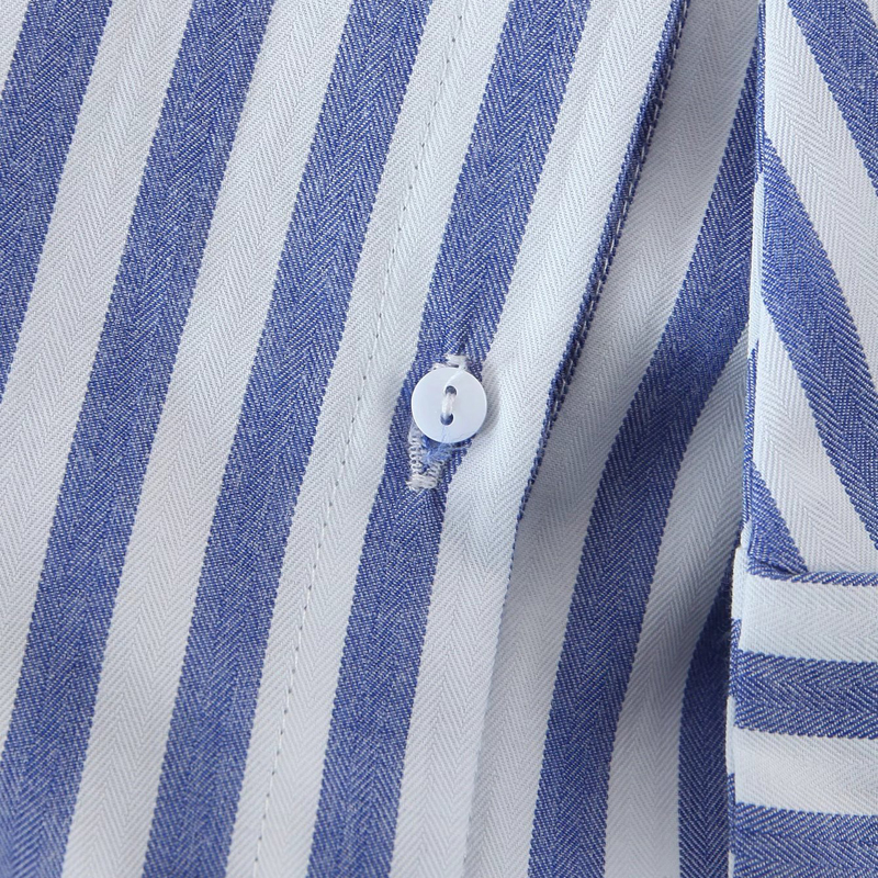 camisa anudada de manga larga con estampado de rayas azules y blancas NSLAY123180