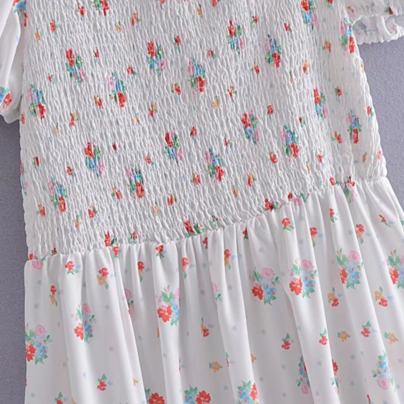 Vestido floral ajustado corto de manga corta con cuello cuadrado NSLAY127171