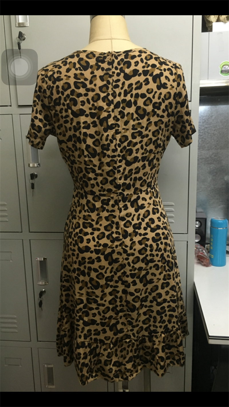 Vestido ajustado con estampado de leopardo, manga corta, cintura alta y escote en V NSLMM133678